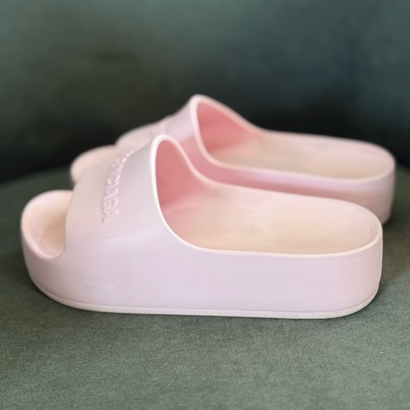 Balenciaga Women\'s Light Pink Platform Rubber Slides